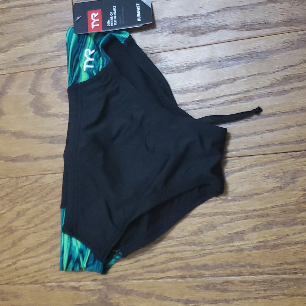 TYR Hydra Racer Brief 28
